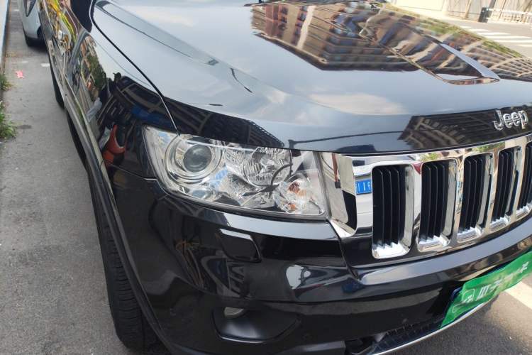 Used Jeep Grand Cherokee 2013 3.6L Comfort Navigation Edition Right Front Headlight