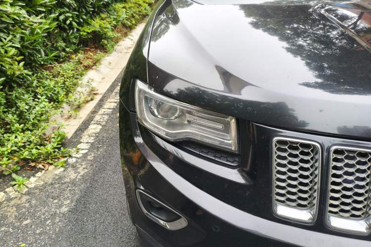 Used Jeep Grand Cherokee 2013 3.6L Luxury Navigation Edition Right Front Headlight