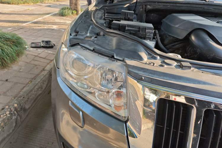 Used Jeep Grand Cherokee 2013 3.6L Comfort Edition Right Front Headlight