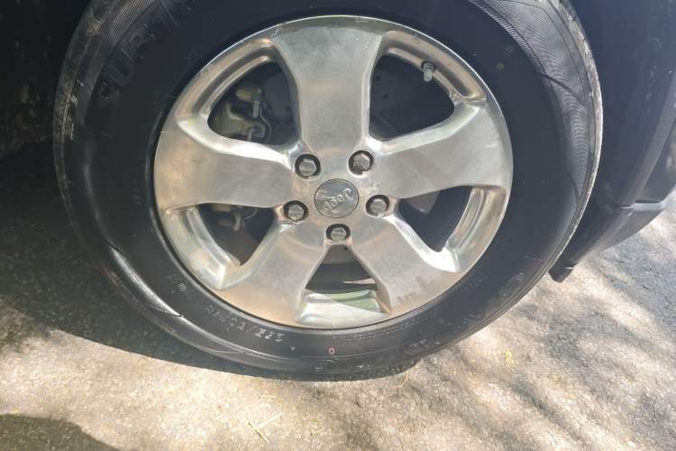 Used Jeep Grand Cherokee 2013 3.6L Comfort Navigation Edition Right Front Wheel Hub