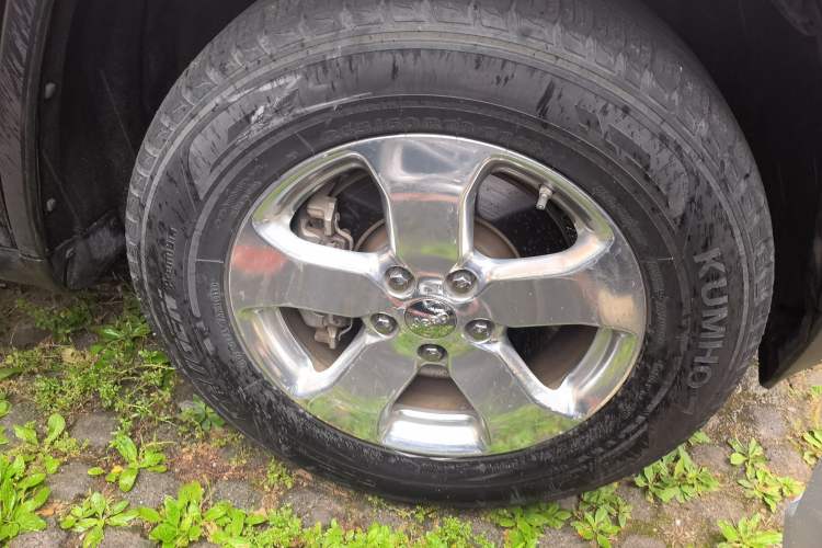 Used Jeep Grand Cherokee 2013 3.6L Luxury Navigation Edition Right Front Wheel Hub