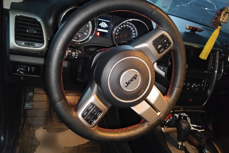 Used Jeep Grand Cherokee 2013 3.6L Comfort Edition Steering Wheel