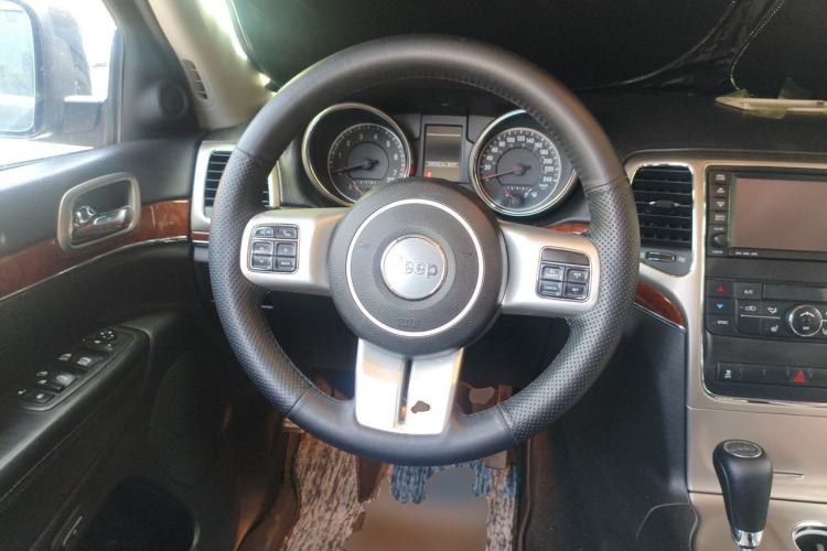 Used Jeep Grand Cherokee 2013 3.6L Comfort Edition Steering Wheel