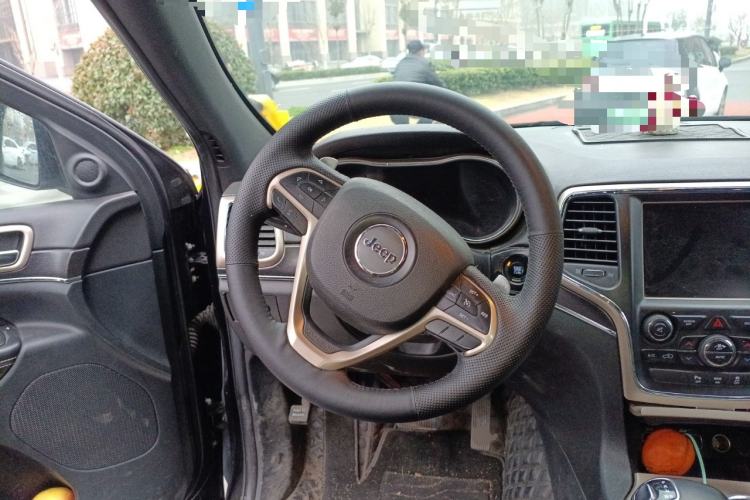 Used Jeep Grand Cherokee 2013 3.6L Luxury Navigation Edition Steering Wheel