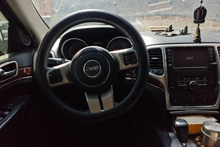 Used Jeep Grand Cherokee 2013 3.6L Comfort Navigation Edition Steering Wheel