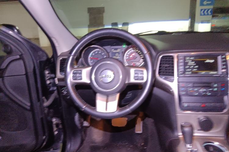 Used Jeep Grand Cherokee 2013 3.6L Comfort Edition Steering Wheel
