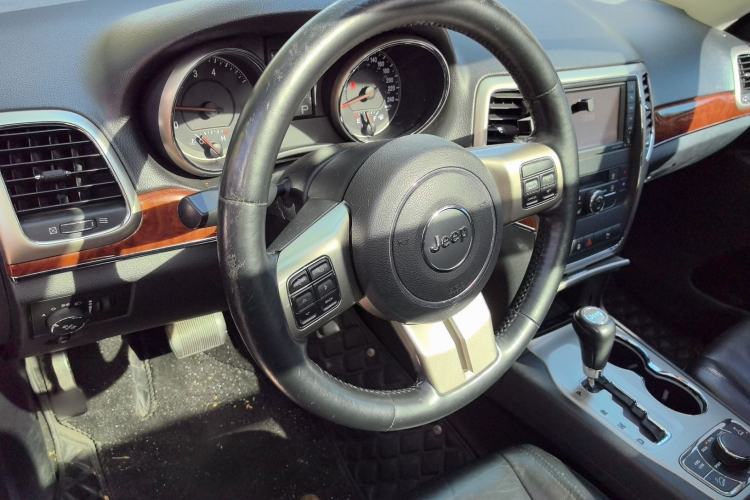 Used Jeep Grand Cherokee 2013 3.6L Luxury Navigation Edition Steering Wheel