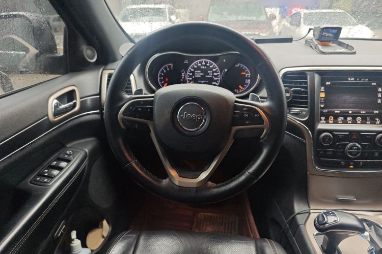 Used Jeep Grand Cherokee 2013 3.6L Luxury Navigation Edition Steering Wheel