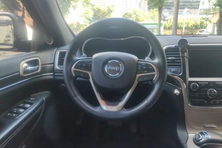 Used Jeep Grand Cherokee 2013 3.6L Luxury Navigation Edition Steering Wheel