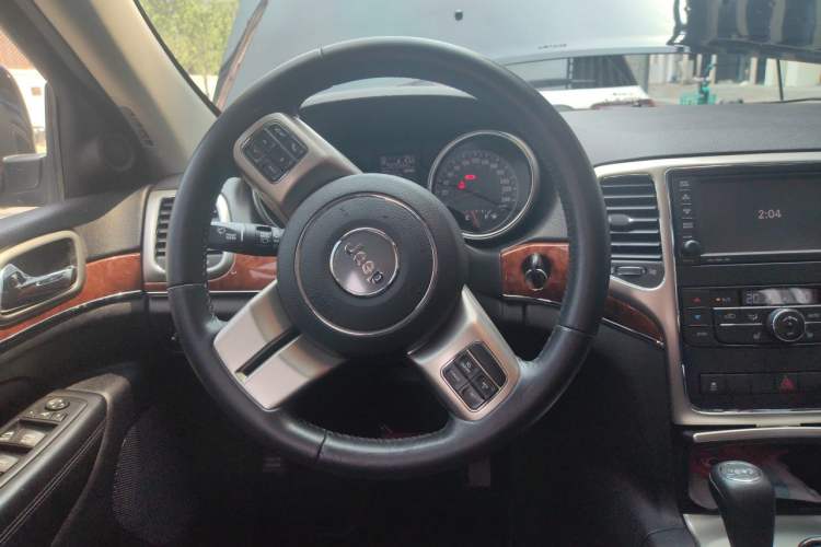 Used Jeep Grand Cherokee 2013 3.6L Comfort Navigation Edition Steering Wheel