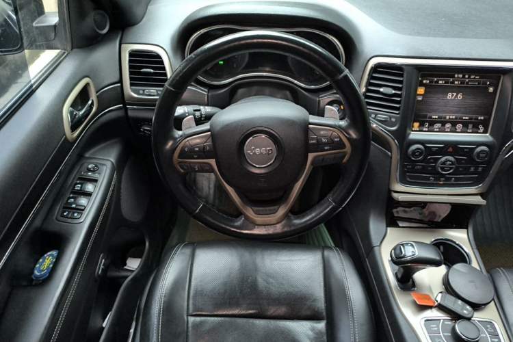 Used Jeep Grand Cherokee 2013 3.6L Luxury Navigation Edition Steering Wheel