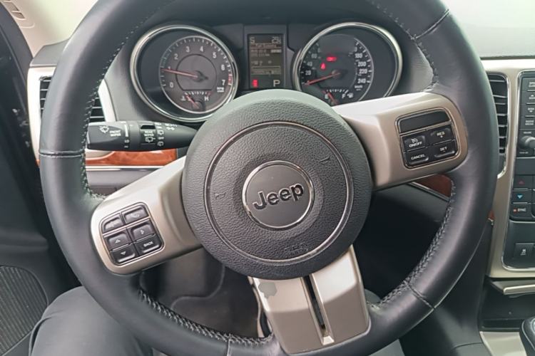 Used Jeep Grand Cherokee 2013 3.6L Comfort Navigation Edition Steering Wheel