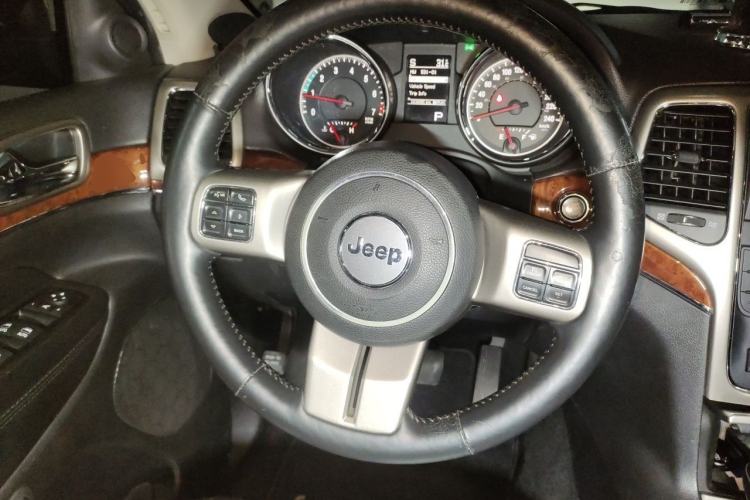 Used Jeep Grand Cherokee 2013 3.6L Luxury Navigation Edition Steering Wheel