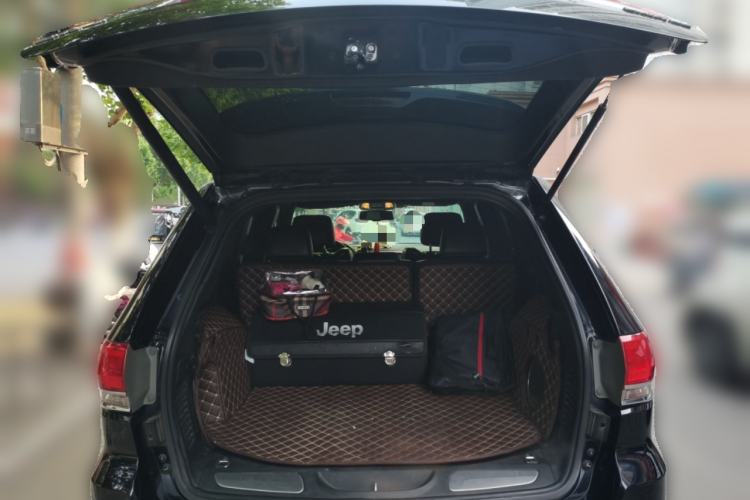 Used Jeep Grand Cherokee 2013 3.6L Comfort Navigation Edition Trunk
