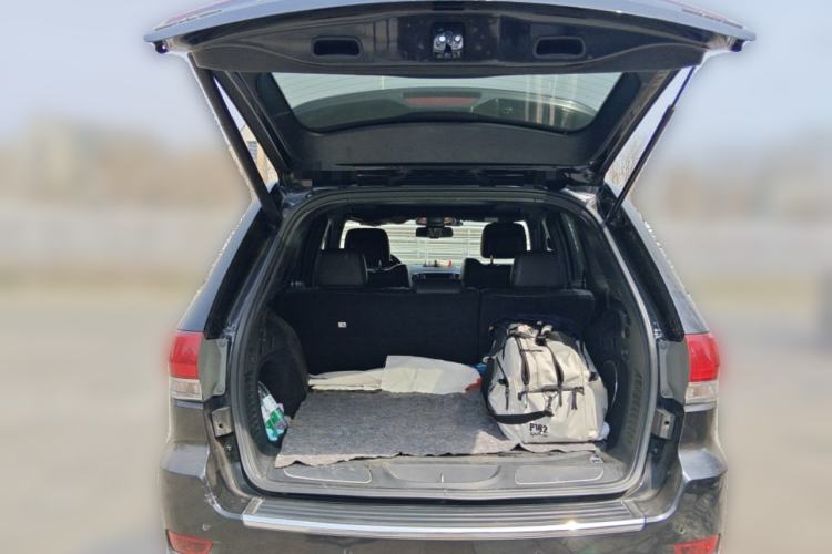Used Jeep Grand Cherokee 2013 3.6L Luxury Navigation Edition Trunk