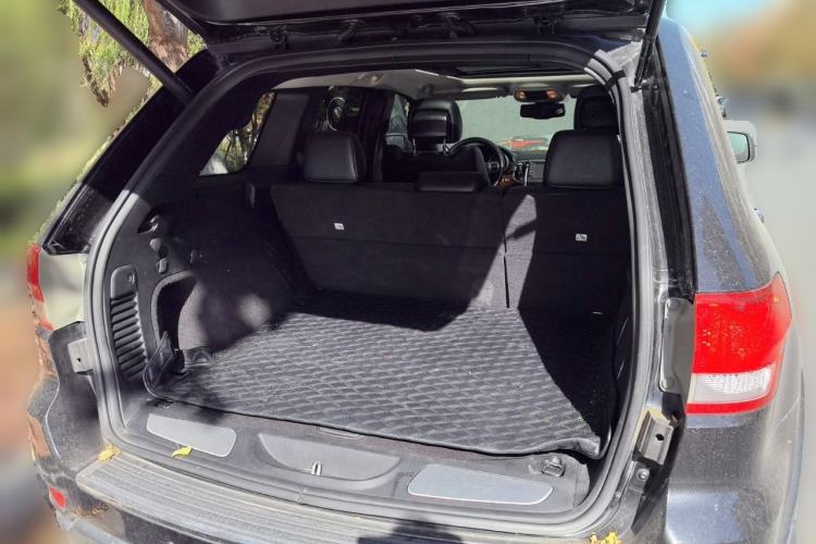 Used Jeep Grand Cherokee 2013 3.6L Luxury Navigation Edition Trunk