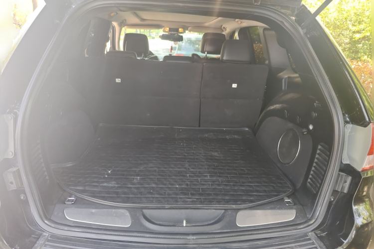 Used Jeep Grand Cherokee 2013 3.6L Comfort Navigation Edition Trunk