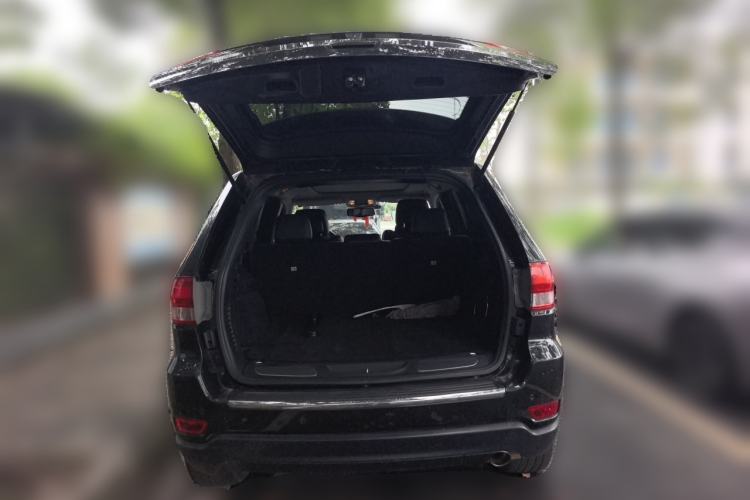 Used Jeep Grand Cherokee 2013 3.6L Comfort Navigation Edition Trunk