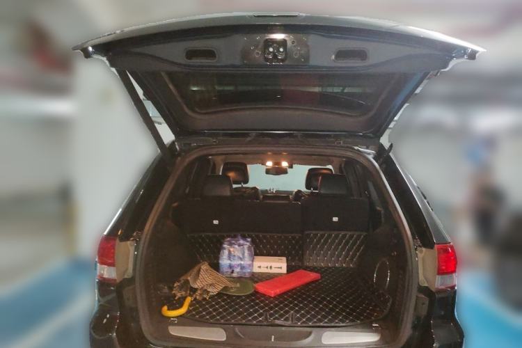 Used Jeep Grand Cherokee 2013 3.6L Luxury Navigation Edition Trunk