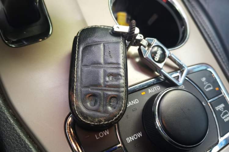 Used Jeep Grand Cherokee 2013 3.6L Comfort Navigation Edition Vehicle Key
