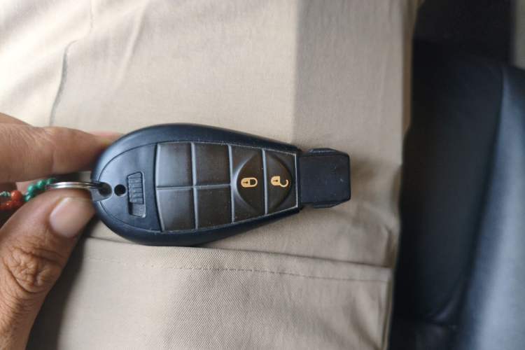 Used Jeep Grand Cherokee 2013 3.6L Comfort Edition Vehicle Key