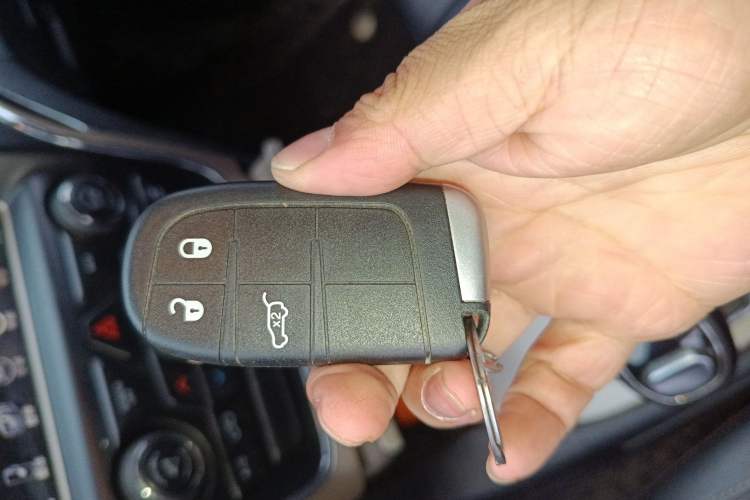 Used Jeep Grand Cherokee 2013 3.6L Luxury Navigation Edition Vehicle Key