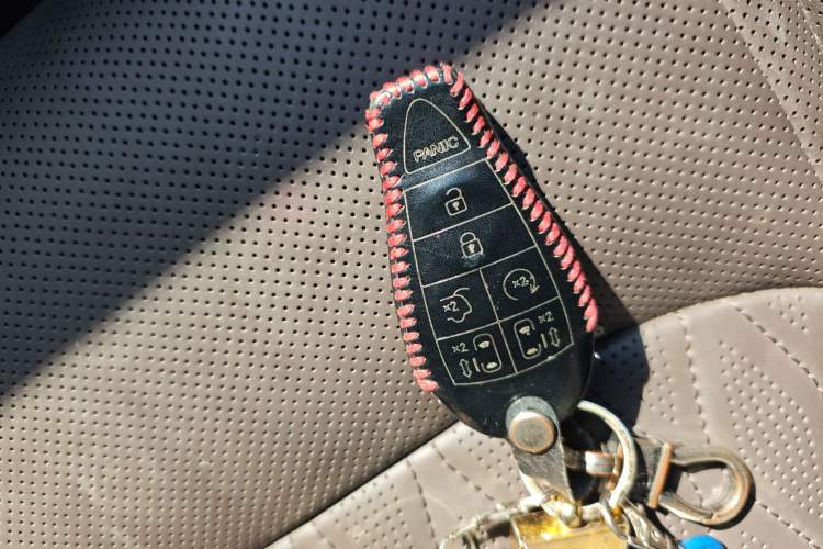 Used Jeep Grand Cherokee 2013 3.6L Comfort Navigation Edition Vehicle Key