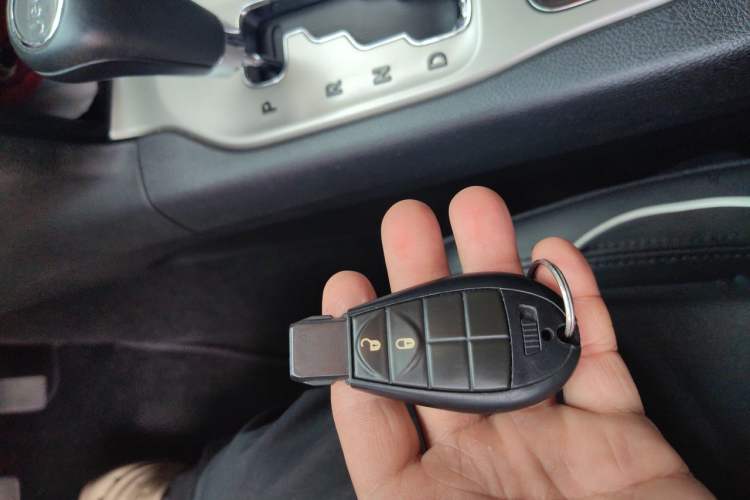 Used Jeep Grand Cherokee 2013 3.6L Comfort Navigation Edition Vehicle Key