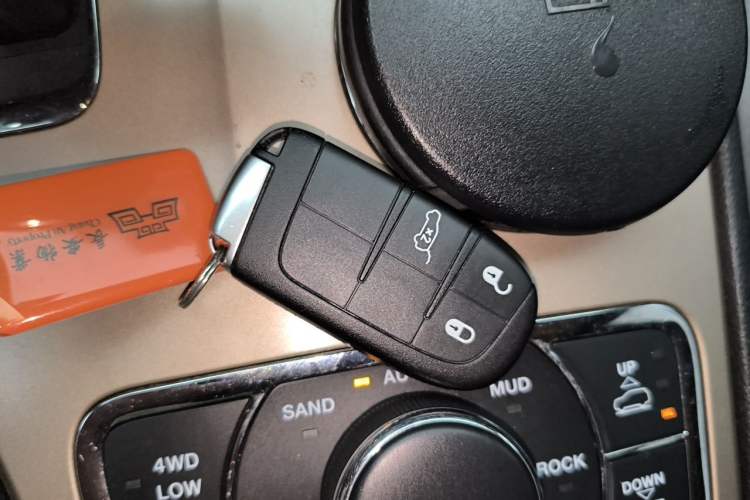 Used Jeep Grand Cherokee 2013 3.6L Luxury Navigation Edition Vehicle Key