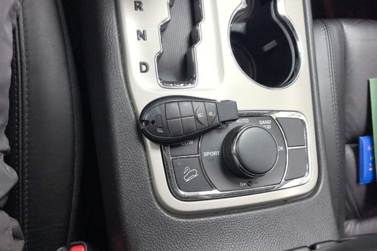 Used Jeep Grand Cherokee 2013 3.6L Comfort Navigation Edition Vehicle Key