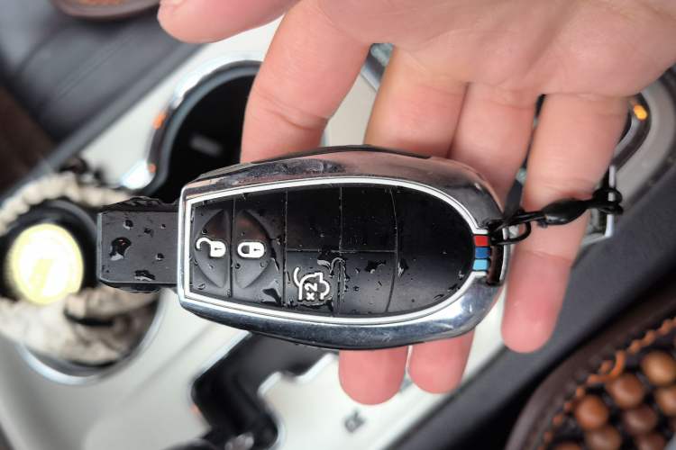Used Jeep Grand Cherokee 2013 3.6L Luxury Navigation Edition Vehicle Key
