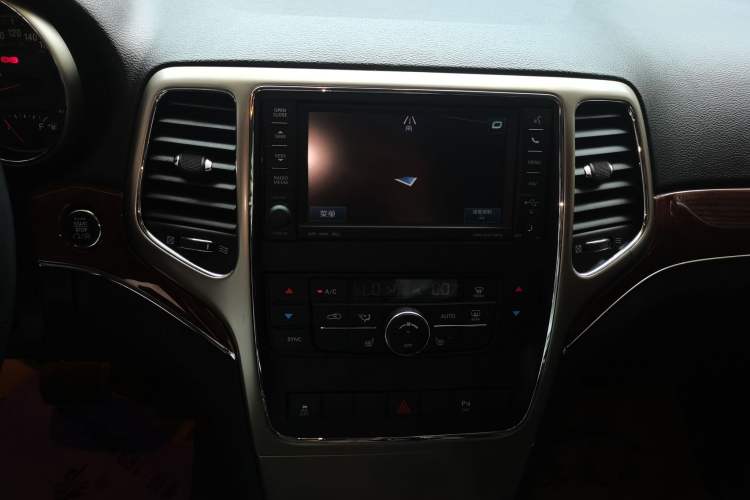 Used Jeep Grand Cherokee 2013 3.6L Comfort Navigation Edition Audio And AC Panel