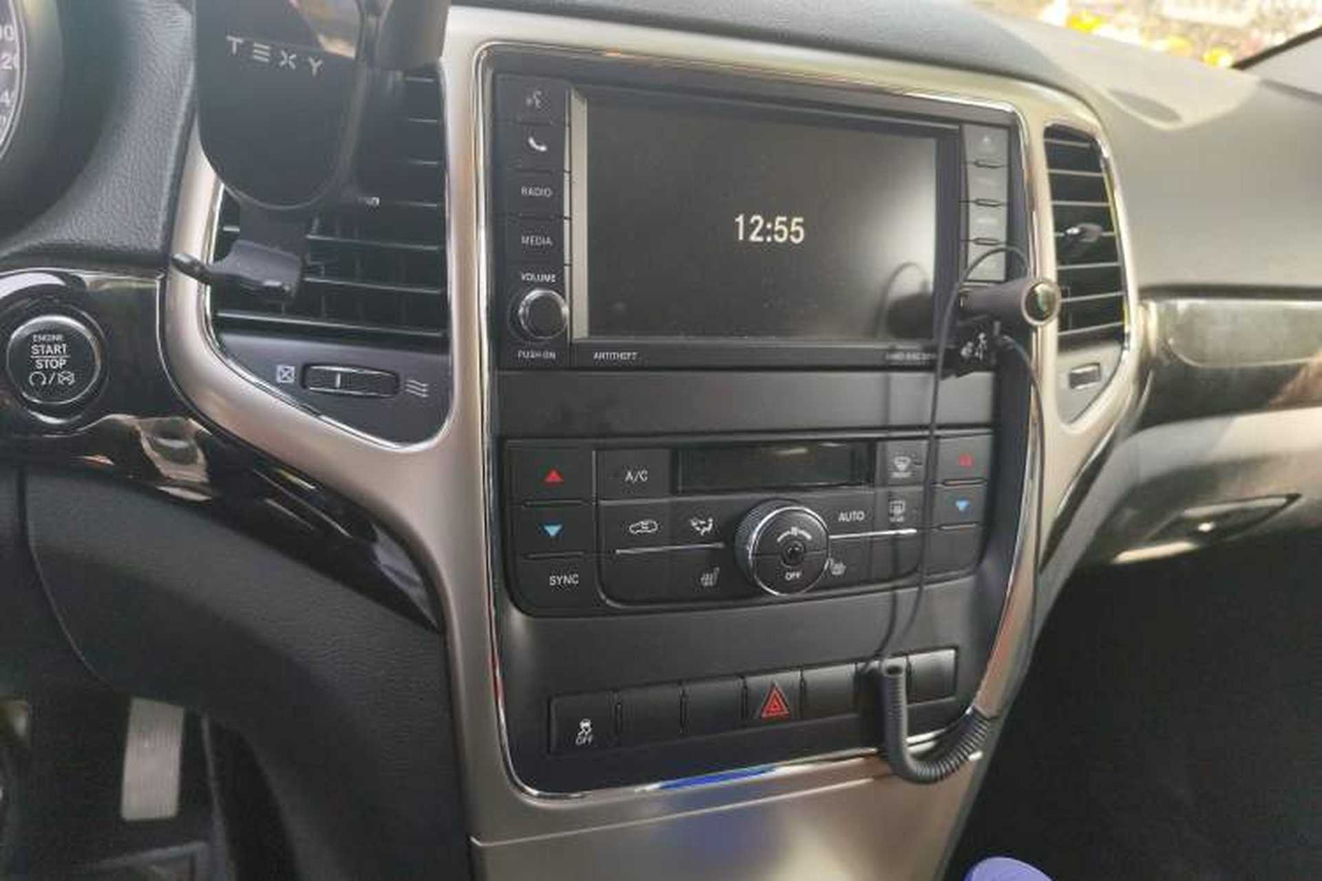 Used Jeep Grand Cherokee 2013 3.6L Comfort Edition Audio And AC Panel