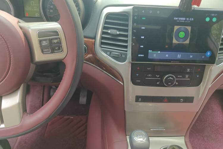 Used Jeep Grand Cherokee 2013 3.6L Comfort Navigation Edition Audio And AC Panel