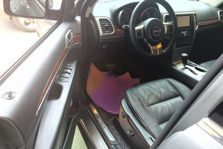 Used Jeep Grand Cherokee 2013 3.6L Comfort Navigation Edition Driver Seat
