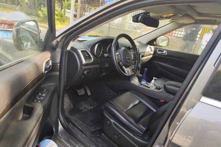 Used Jeep Grand Cherokee 2013 3.6L Comfort Edition Driver Seat