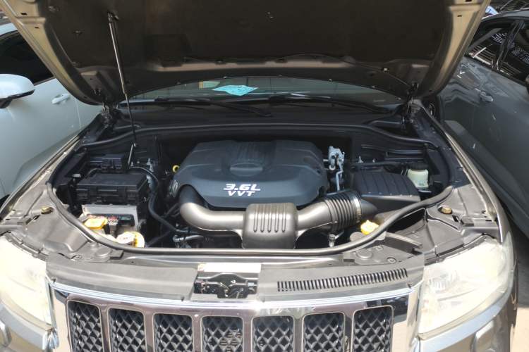 Used Jeep Grand Cherokee 2013 3.6L Comfort Navigation Edition Engine Bay