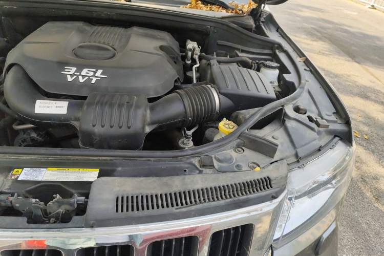 Used Jeep Grand Cherokee 2013 3.6L Comfort Edition Engine Bay Left