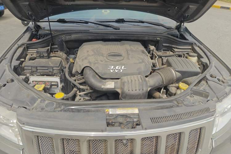 Used Jeep Grand Cherokee 2013 3.6L Comfort Navigation Edition Engine Bay