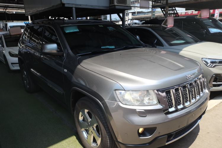 Used Jeep Grand Cherokee 2013 3.6L Comfort Navigation Edition Front Right 45 Deg