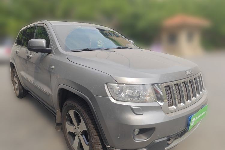 Used Jeep Grand Cherokee 2013 3.6L Comfort Navigation Edition Front Right 45 Deg