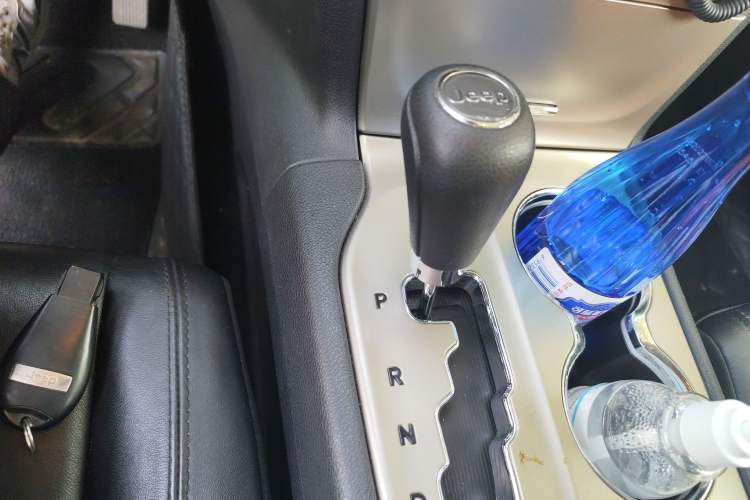 Used Jeep Grand Cherokee 2013 3.6L Comfort Edition Gear Lever