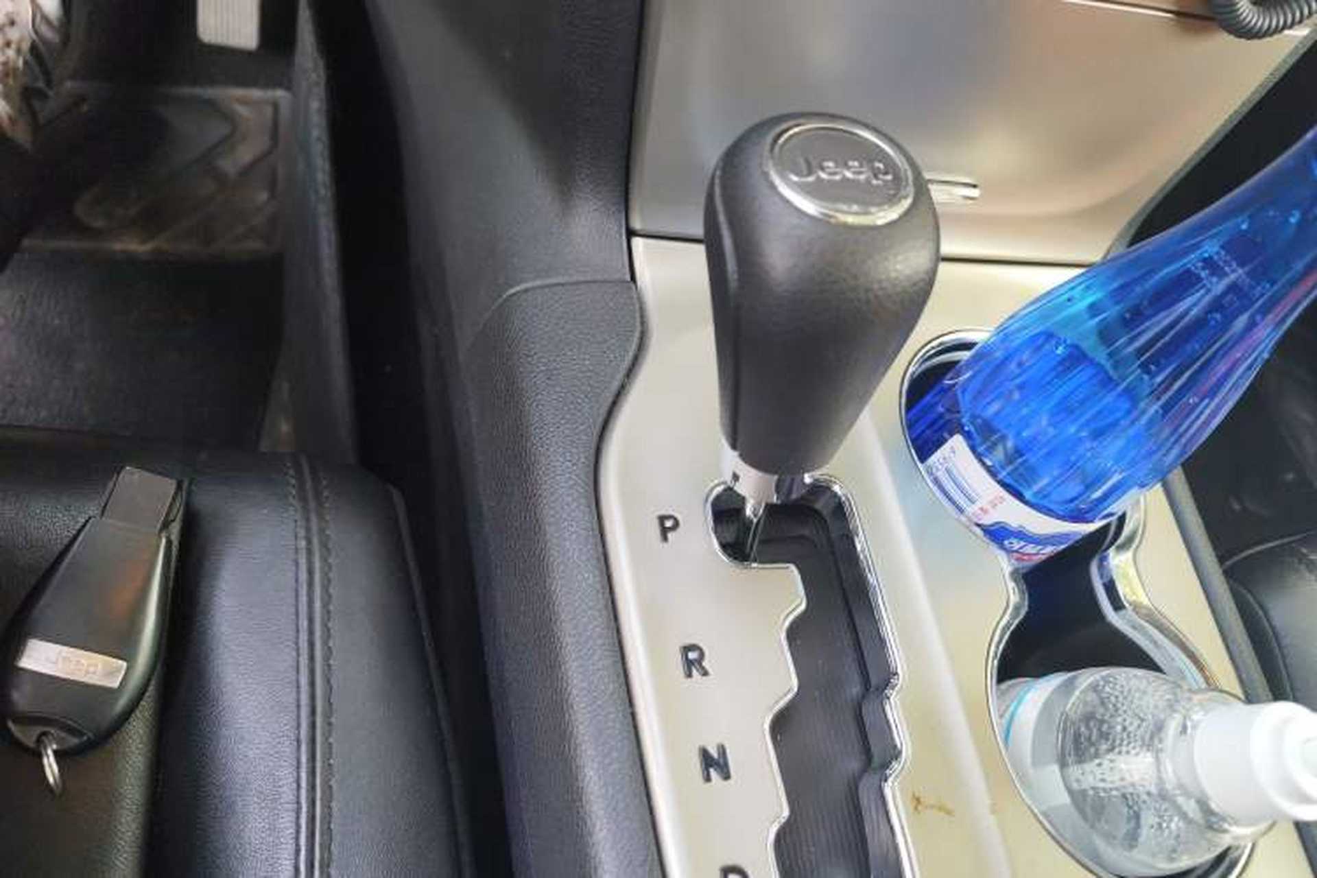 Used Jeep Grand Cherokee 2013 3.6L Comfort Edition Gear Lever