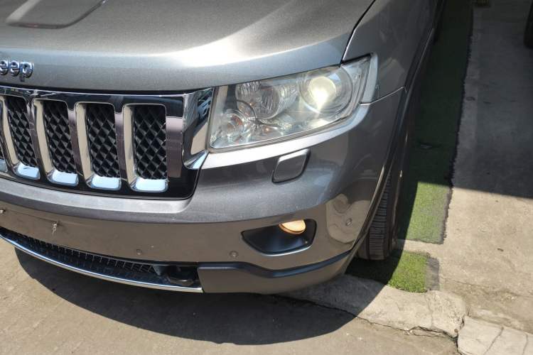 Used Jeep Grand Cherokee 2013 3.6L Comfort Navigation Edition Left Front Headlight