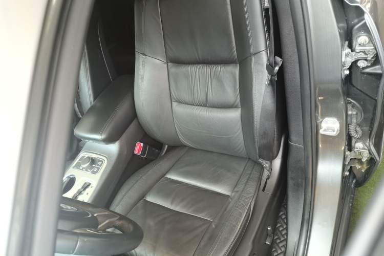 Used Jeep Grand Cherokee 2013 3.6L Comfort Navigation Edition Left Front Seat