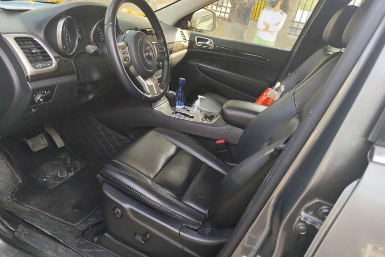 Used Jeep Grand Cherokee 2013 3.6L Comfort Edition Left Front Seat
