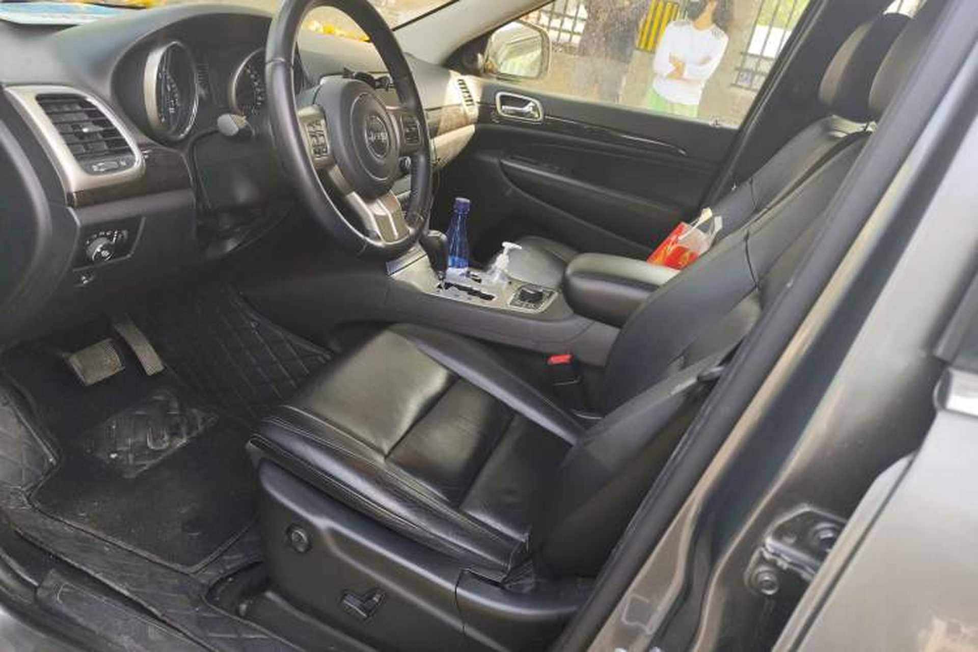 Used Jeep Grand Cherokee 2013 3.6L Comfort Edition Left Front Seat