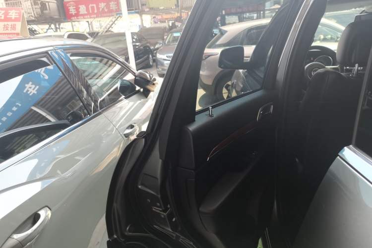Used Jeep Grand Cherokee 2013 3.6L Comfort Navigation Edition Left Rear Door Interior