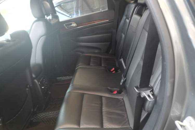 Used Jeep Grand Cherokee 2013 3.6L Comfort Navigation Edition Left Rear Seat