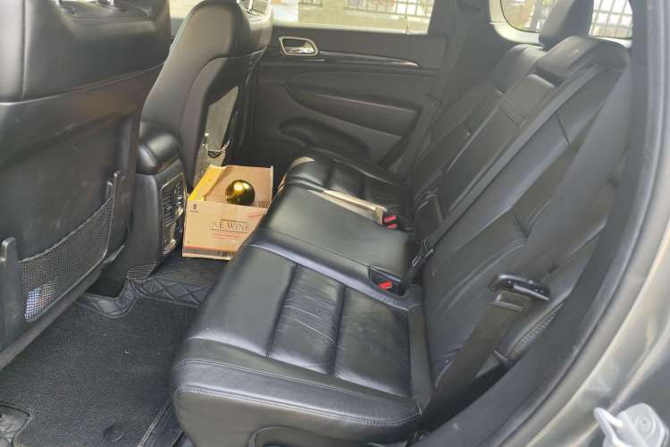 Used Jeep Grand Cherokee 2013 3.6L Comfort Edition Left Rear Seat